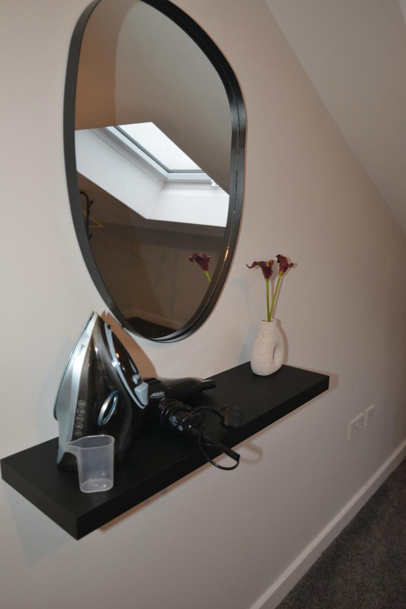 Modern Getaway - Stylish 1-bed Ideal For Business & Leisure Apartment *