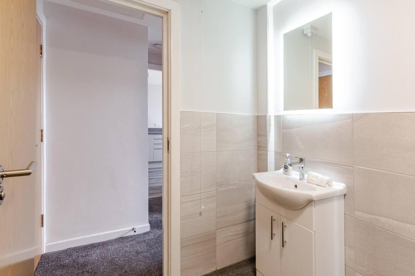Modern Getaway - Stylish 1-bed Ideal For Business & Leisure
