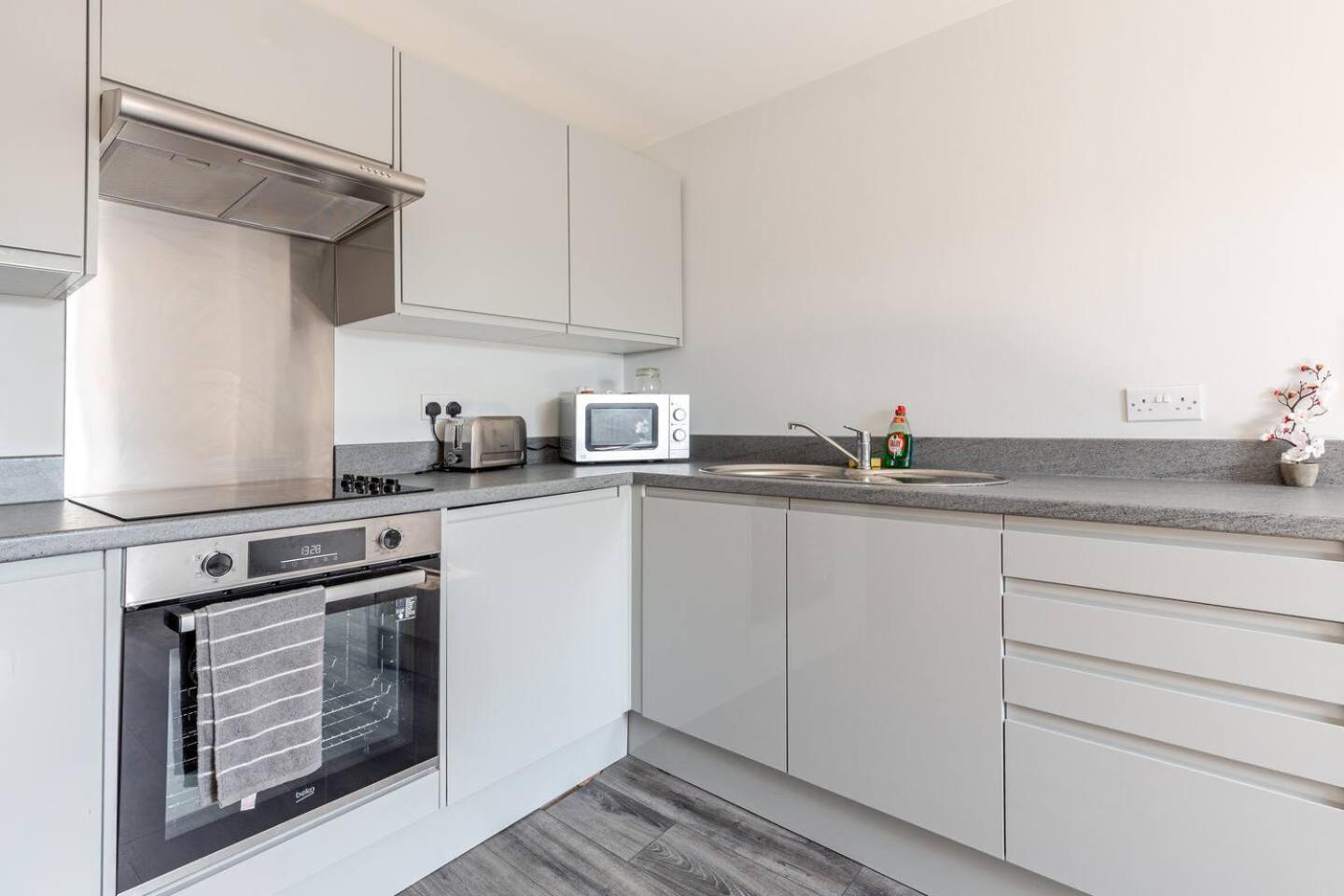 Modern Getaway - Stylish 1-bed Ideal For Business & Leisure Apartment